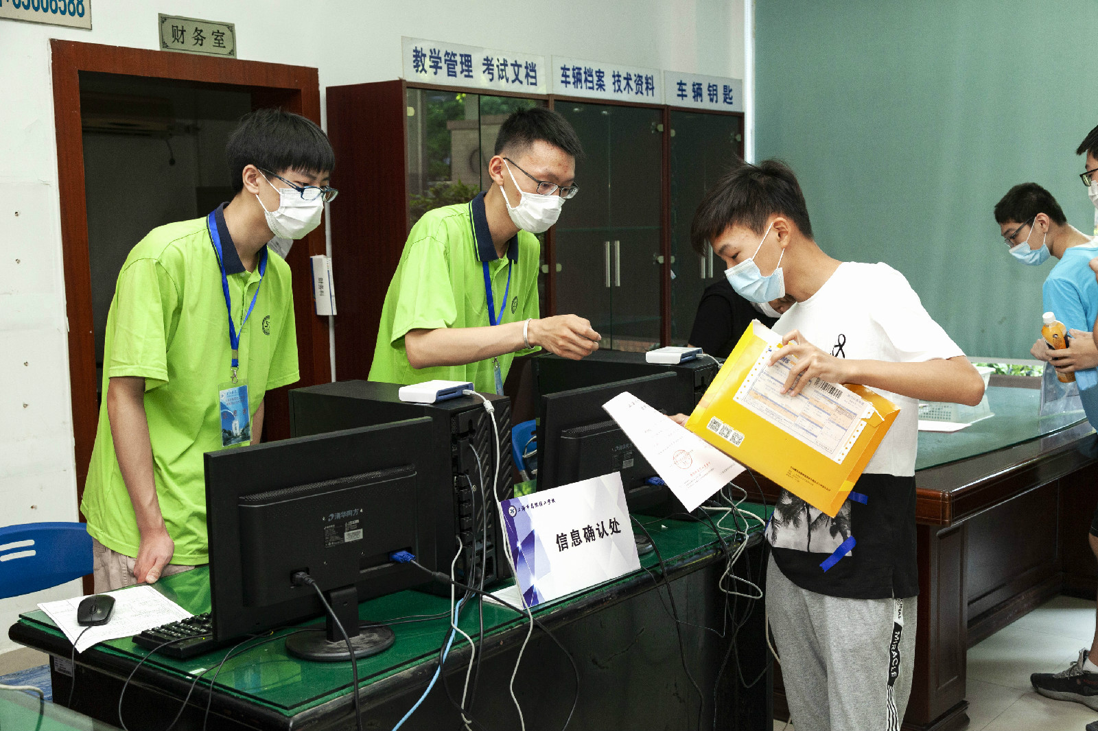 2020级新生报到(3).jpg 2020级新生报到(3).jpg
